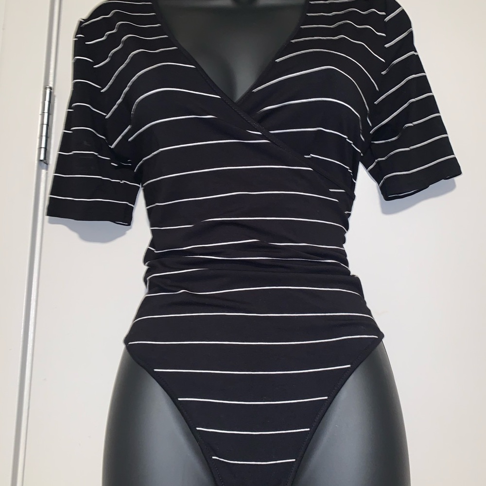 VINCE CAMUTO deep V neck bodysuit